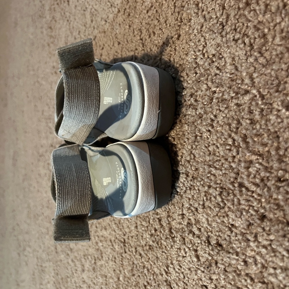 Stylish Gray Clark Cloudstepper Sandals for Women - Picture 4 of 9